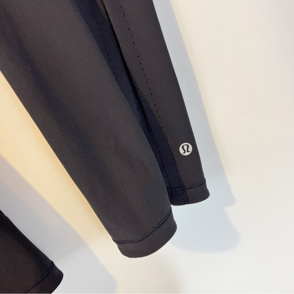 Lululemon Smooth Stride Crop Leggings in Black - Picture 4 of 5